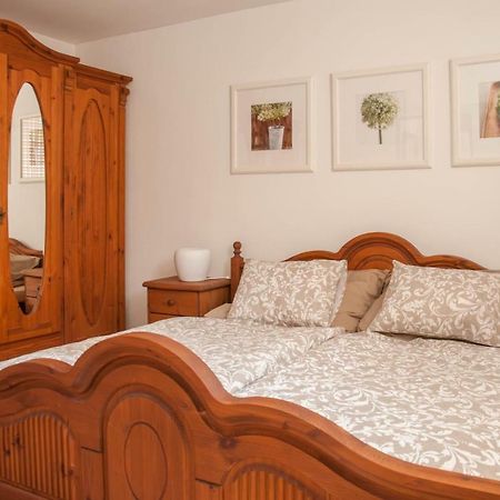 Apartman Zeleznice Appartement Buitenkant foto