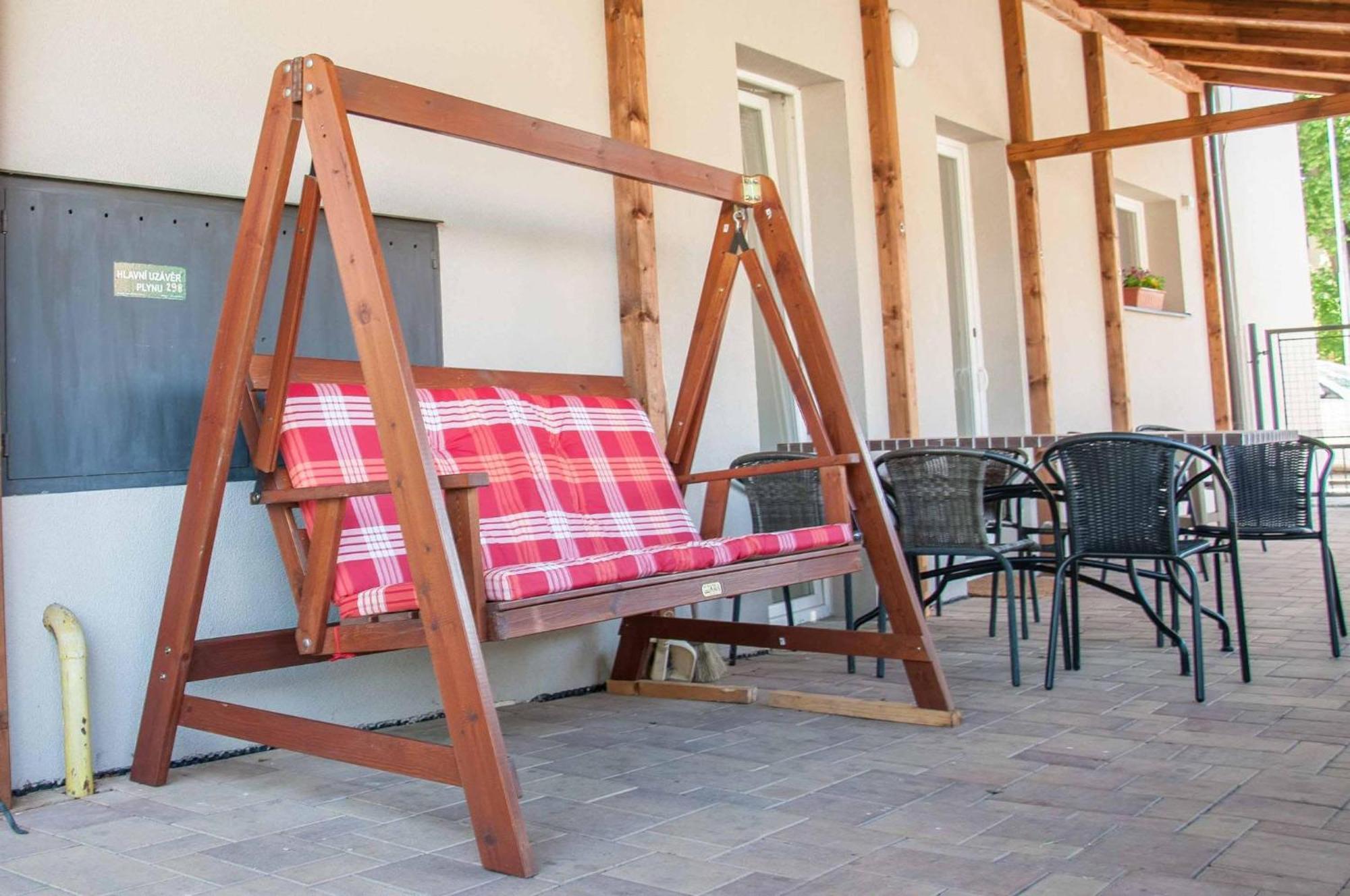 Apartman Zeleznice Appartement Buitenkant foto
