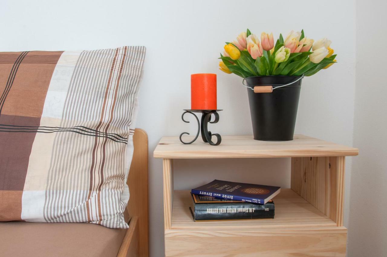 Apartman Zeleznice Appartement Buitenkant foto