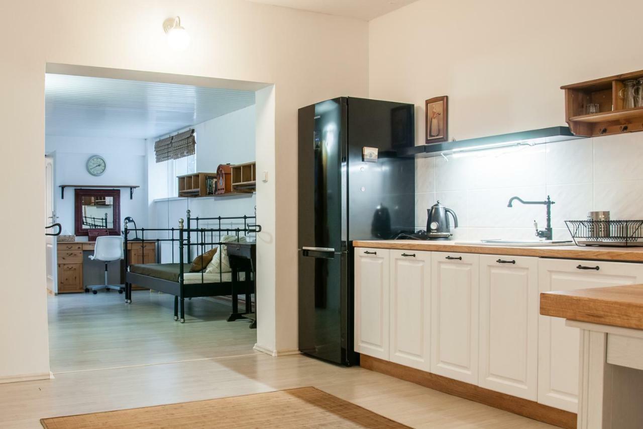Apartman Zeleznice Appartement Buitenkant foto