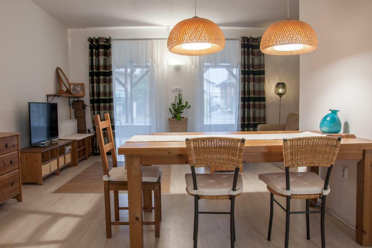 Apartman Zeleznice Appartement Buitenkant foto