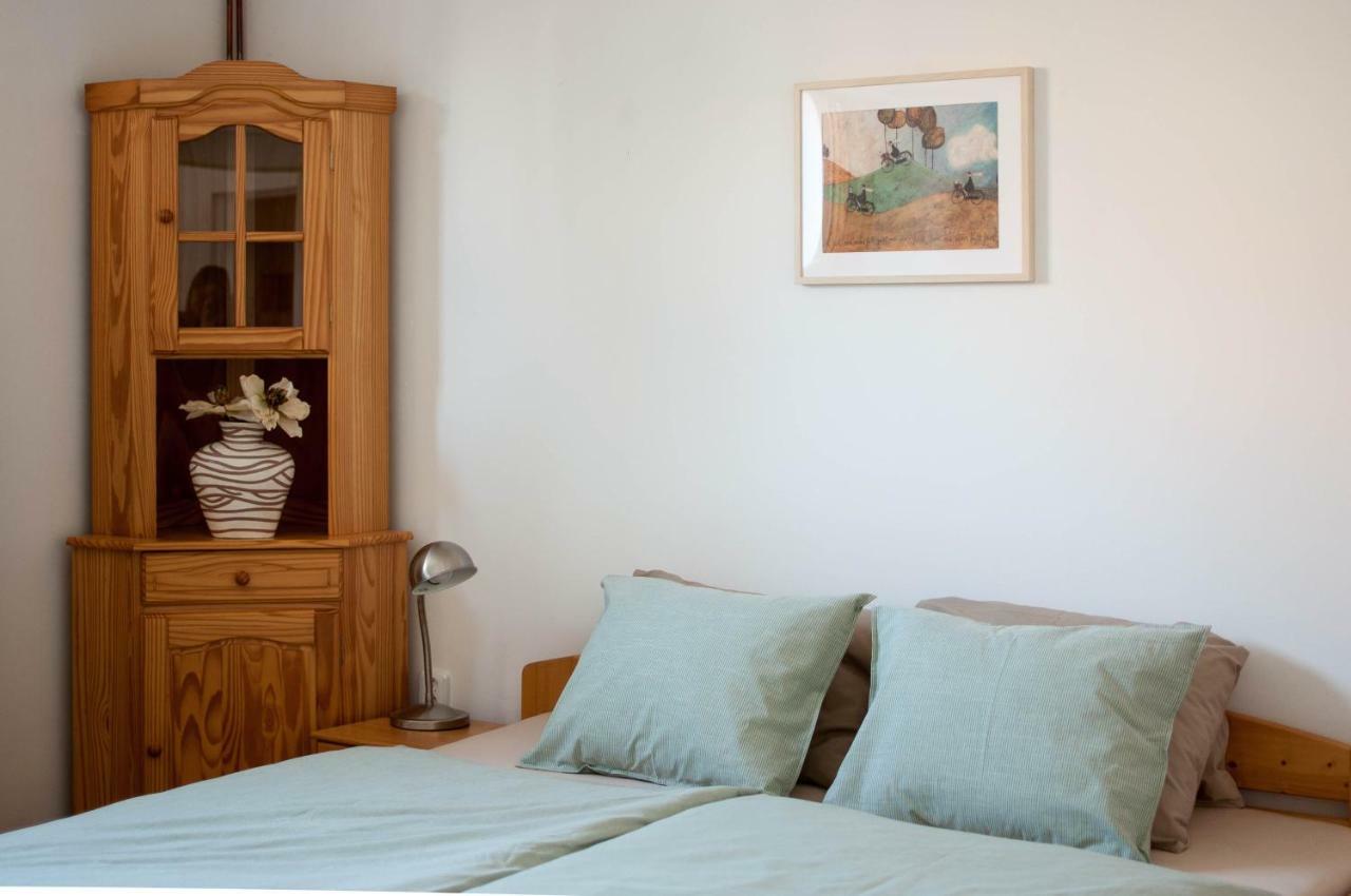 Apartman Zeleznice Appartement Buitenkant foto